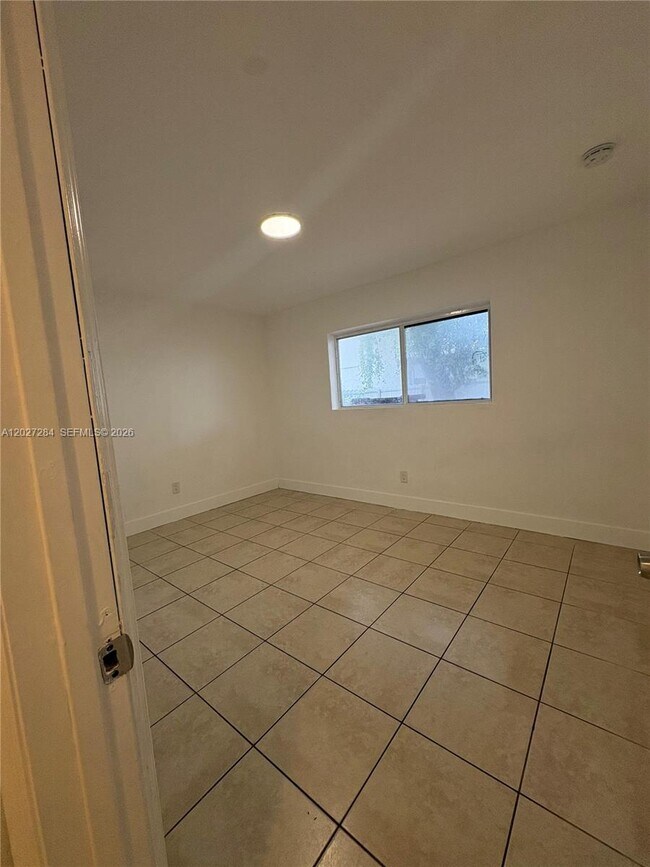 Building Photo - 1130 NW 76th St