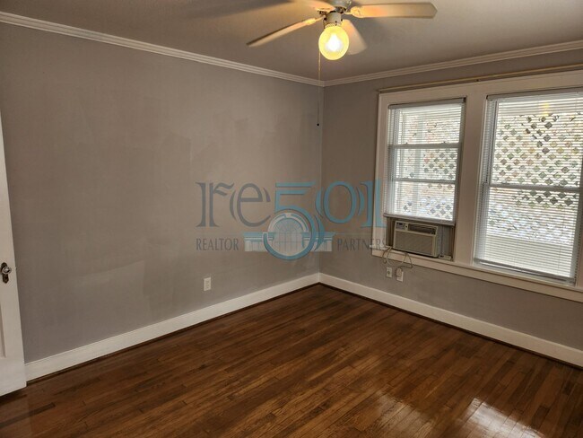 Building Photo - *Coming Soon* Great Hillcrest Find!  2Bedrooms & 1 Bathroom Pefect for UAMS Student(s)