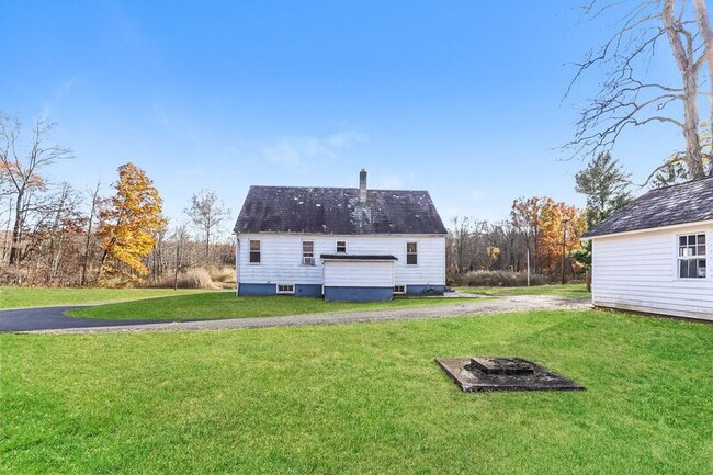 Building Photo - 525 Lonely Cottage Rd