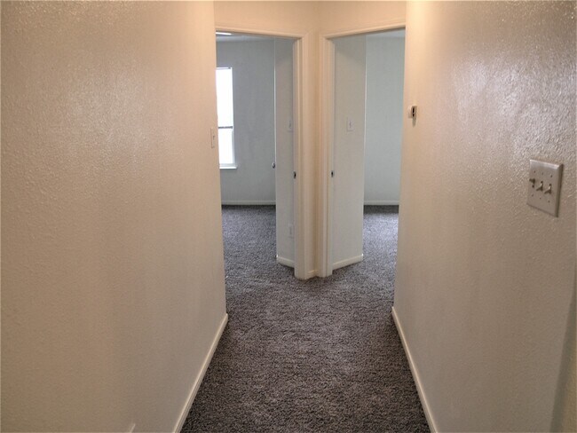 Building Photo - 2926 Meadowglen Crest