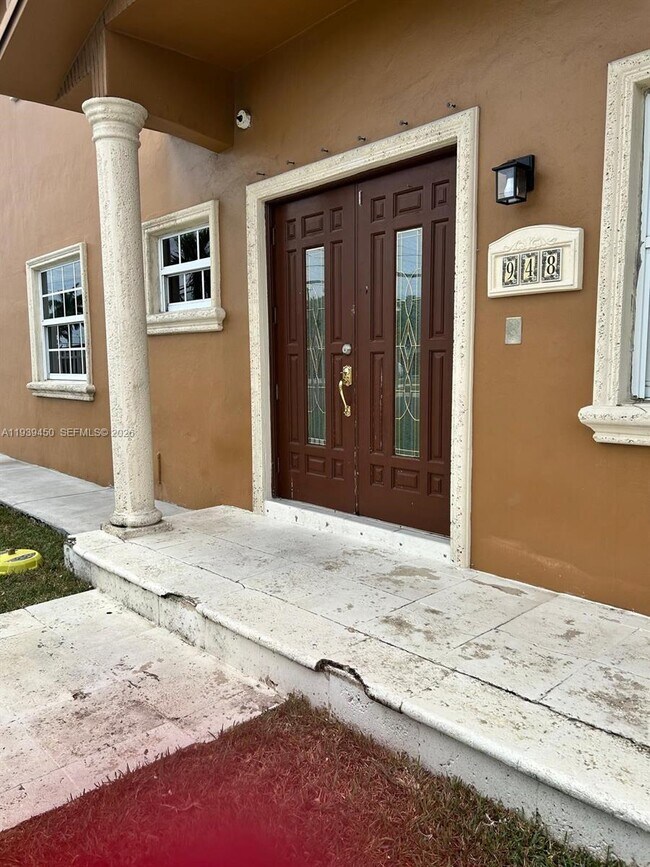 Building Photo - 948 E 47th St