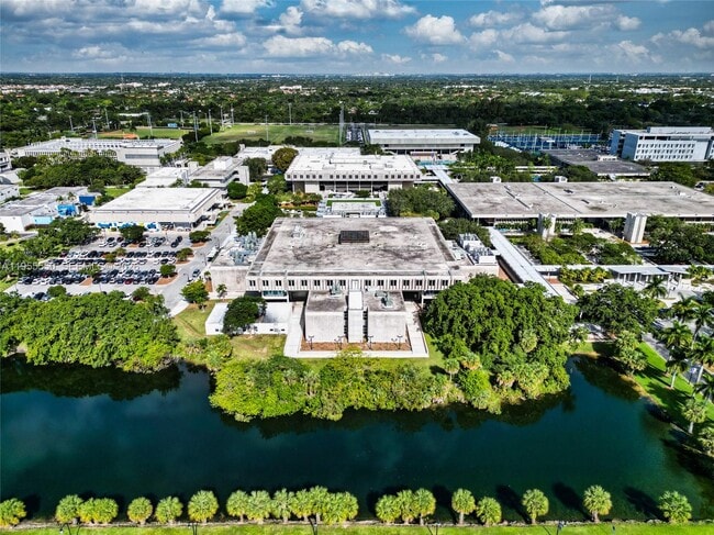 Building Photo - 10425 SW 112th Ave