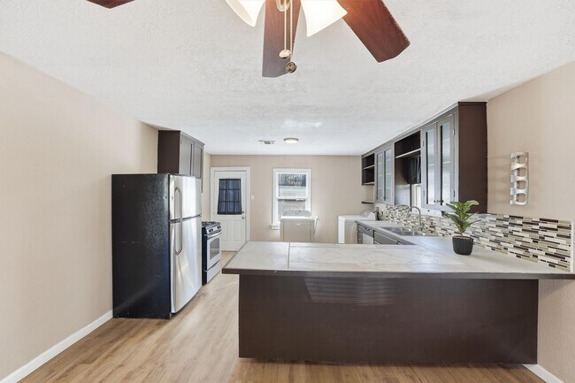 Building Photo - 1110 E 27th St