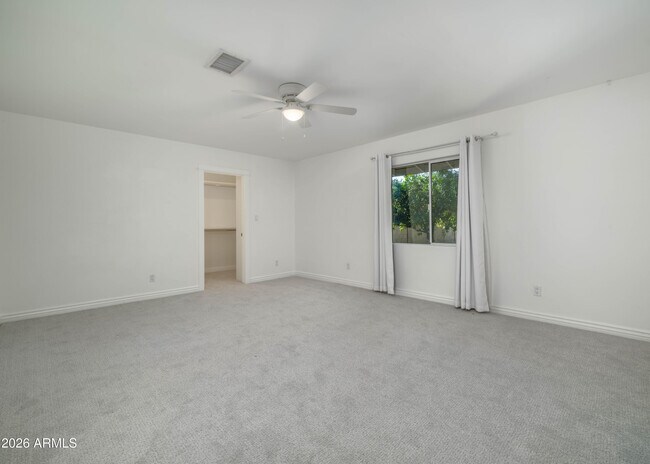 Building Photo - 121 W Orchid Ln
