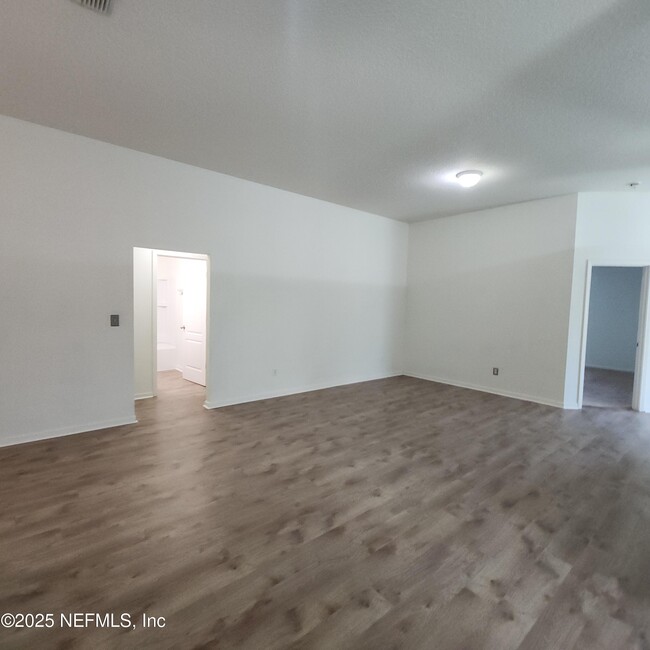 Building Photo - 15307 Bareback Dr