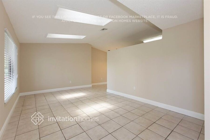 Building Photo - 10821 NW 33rd St