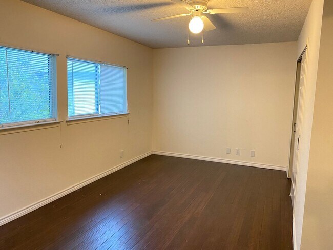 Building Photo - 4 br, 4.5 bath House - 8918 Kenton Mist