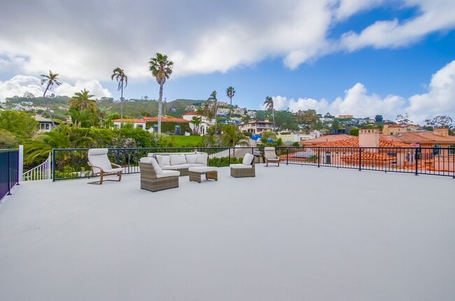 Building Photo - Gorgeous luxury flat with ocean view in La Jolla. Gustavo Lopez