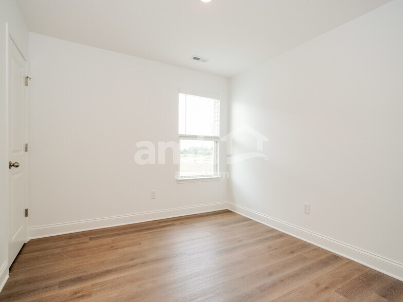 Building Photo - 9038 Lucy Dr