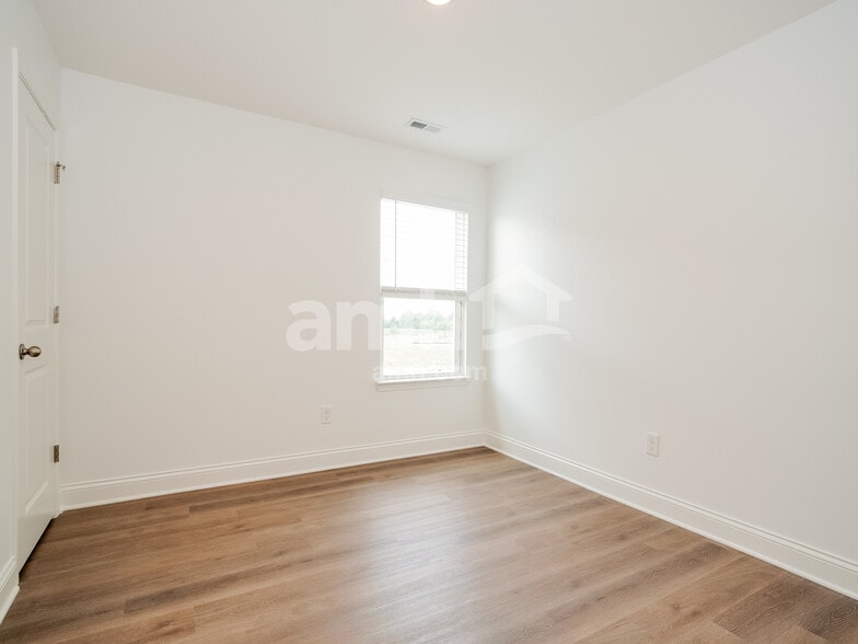 Building Photo - 9059 Lucy Dr