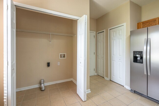 Building Photo - 313 Scrub Jay Dr