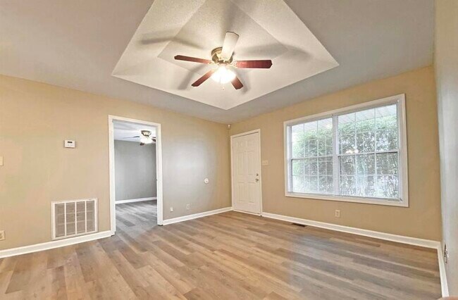 Building Photo - 581 Oakmont Dr