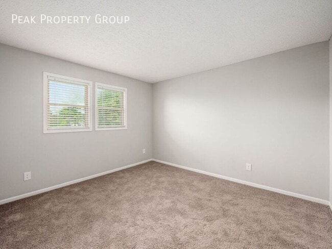 Building Photo - 2015 Queensgate Ln