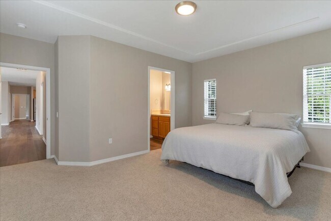 Building Photo - Contemporary West Salem Home