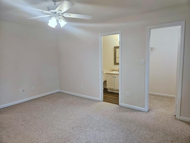 Building Photo - 433 Richview Park Cir W