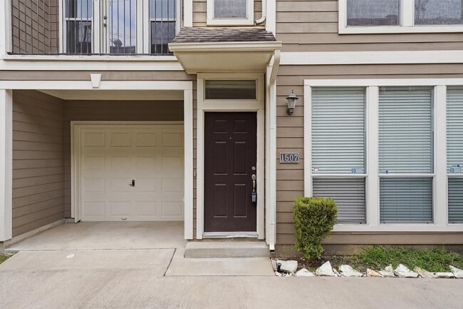 Building Photo - 1507 Sutton St