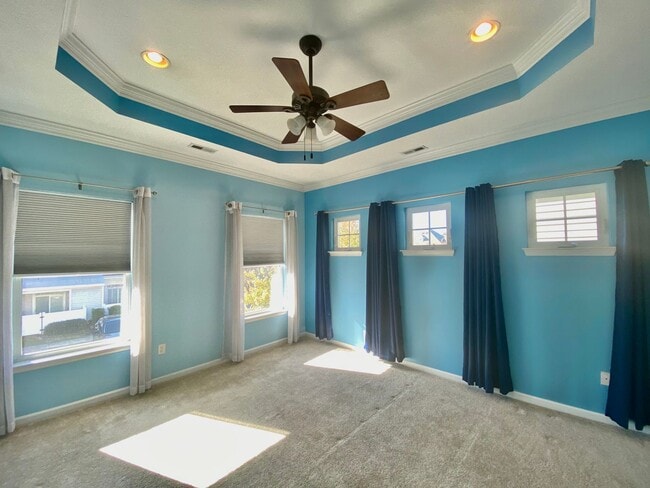 Building Photo - Spacious Condo - Waterfront Community - Av...