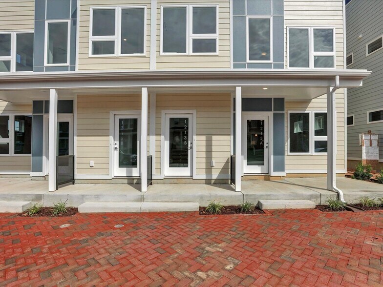 Building Photo - 1215 Bainbridge St