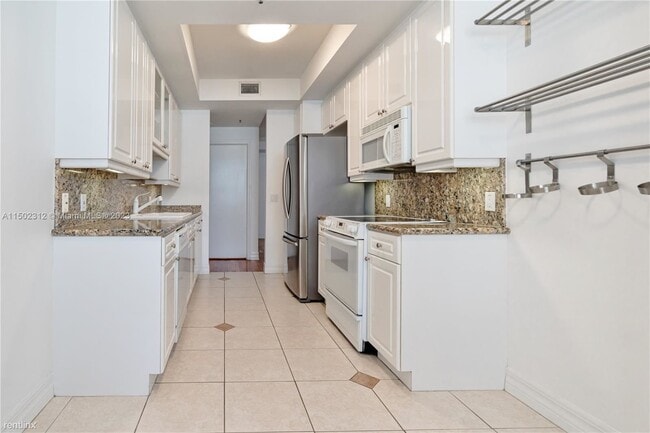 Building Photo - 2 br, 2.5 bath Condo - 808 Brickell Key Dr...