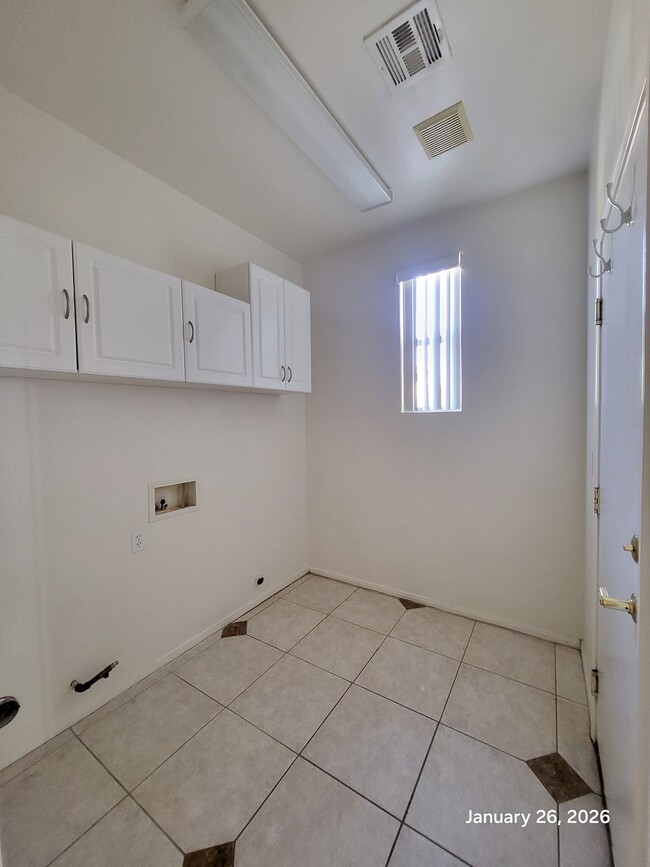 Building Photo - 9139 Edgeworth Pl