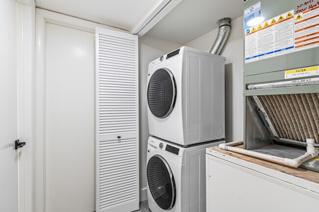 Building Photo - 551 Covered Bridge Blvd