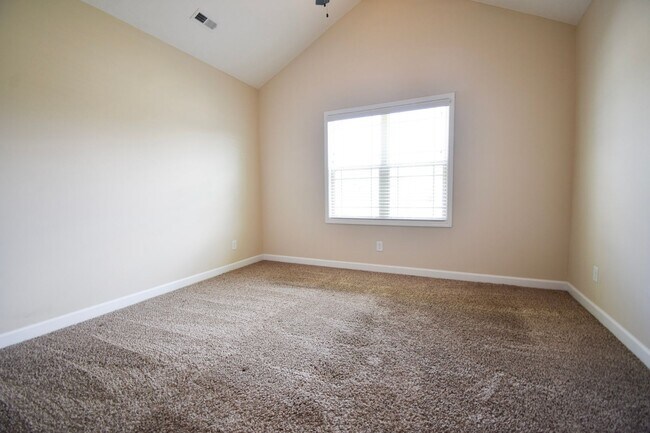 Building Photo - 4 Bedroom 3 Bathroom No Pets