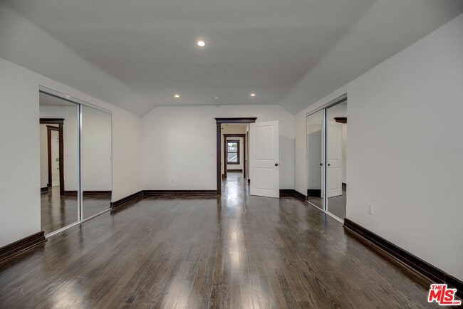 Building Photo - 140 Roselawn Pl