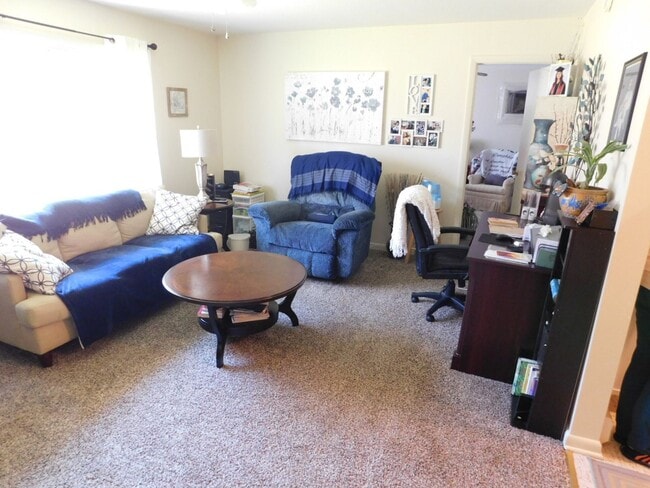 Building Photo - AVAILABLE NOW! Exceptional centrally located One bedroom Millcreek Apartment near LECOM One bedro...