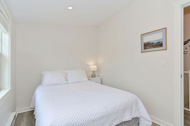 Building Photo - WINTER RENTAL: Changes In Latitude (Dogs Welcome!)