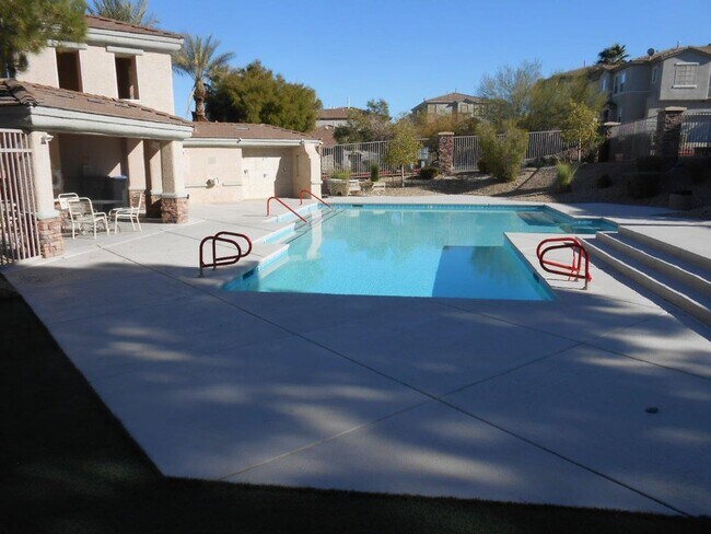 Building Photo - Spacious Home 2 Story Home in Black Mountain