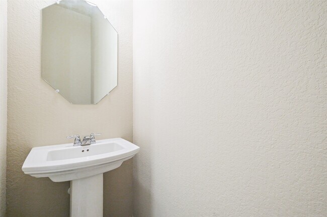 Building Photo - 11005 Cres Light Way