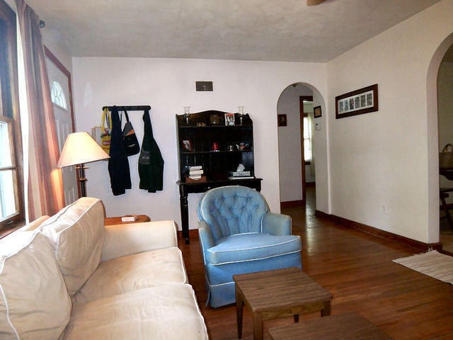 Building Photo - 117 Bicknell St