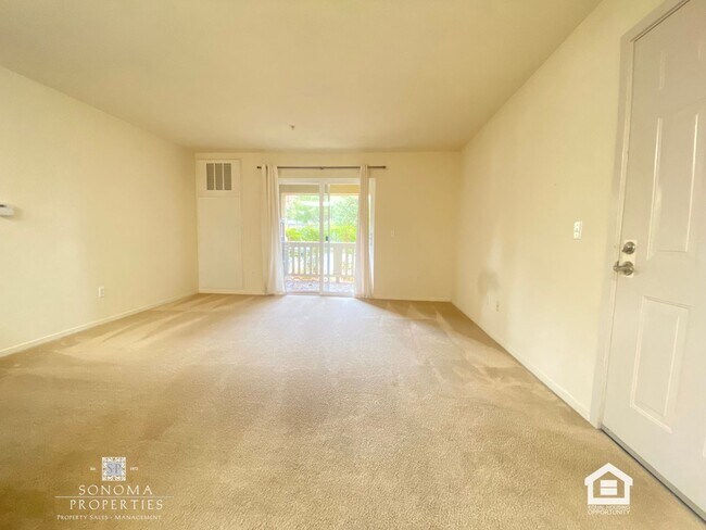 Building Photo - Must-See Charming Ground-Level 1 Bedroom Apartment