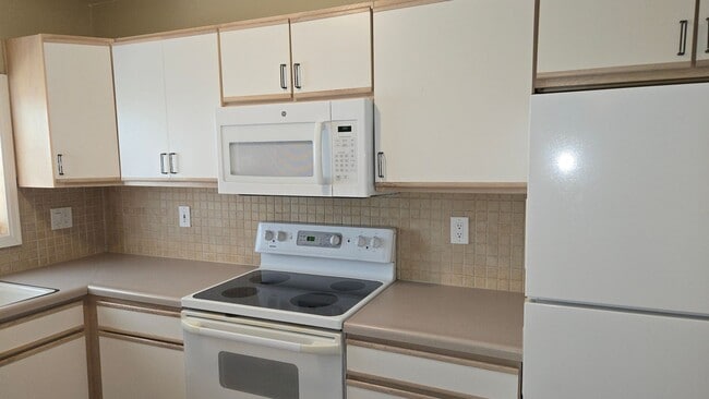 Building Photo - 6048 Colony Cir - Rockrimmon - Townhome - ...