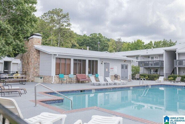 Building Photo - 1303 Woodland Vlg