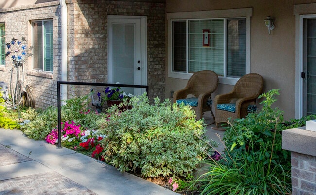 Lush landscaping - Riley Court