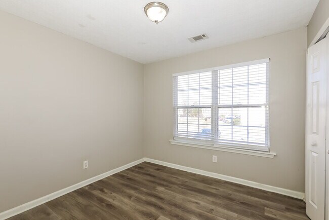 Building Photo - 1423 Buckingham Ct