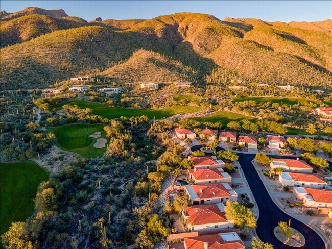 Building Photo - 3 Bedroom 2 Bathroom + Den   Gated Communi...