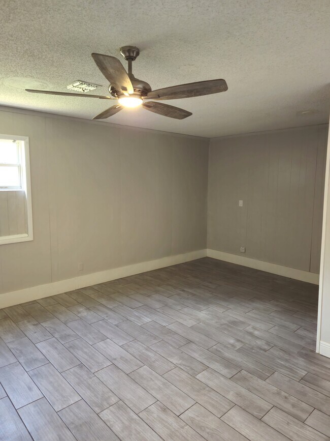 Building Photo - 108 Loredo Ln