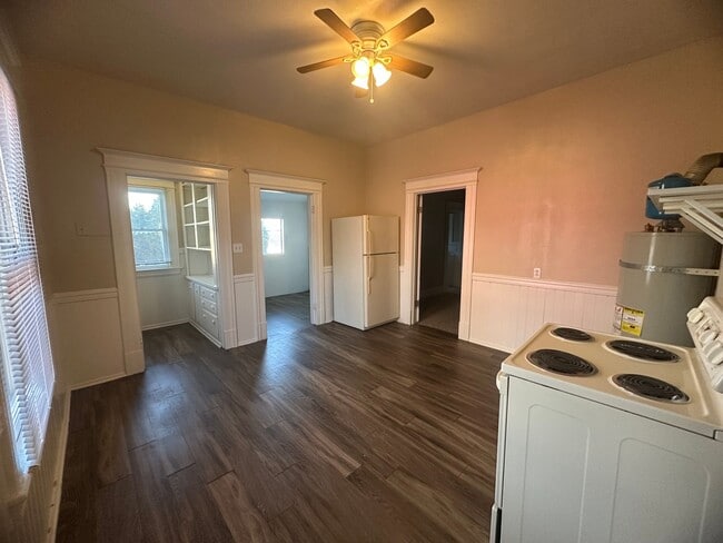 Building Photo - Updated 2 Bedroom with Office and Yard in the Heart of Midtown