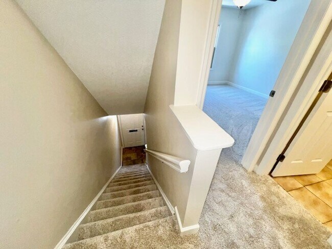 Building Photo - 2X2.5 -MOVE IN NOW! NEW LVP FLOORING ON 1ST FLOOR! NEW CARPET ON 2ND FLOOR! WATER VIEWS! CALL TOD...