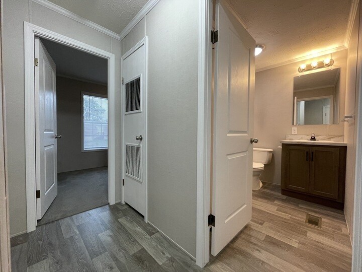 Building Photo - 38053 Orleans St