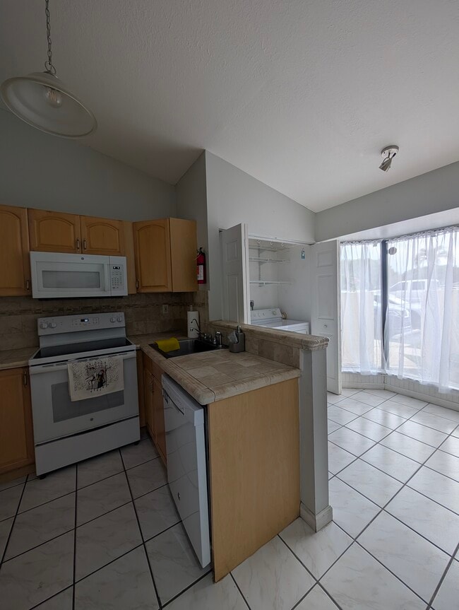 Building Photo - 2711 San Remo Cir