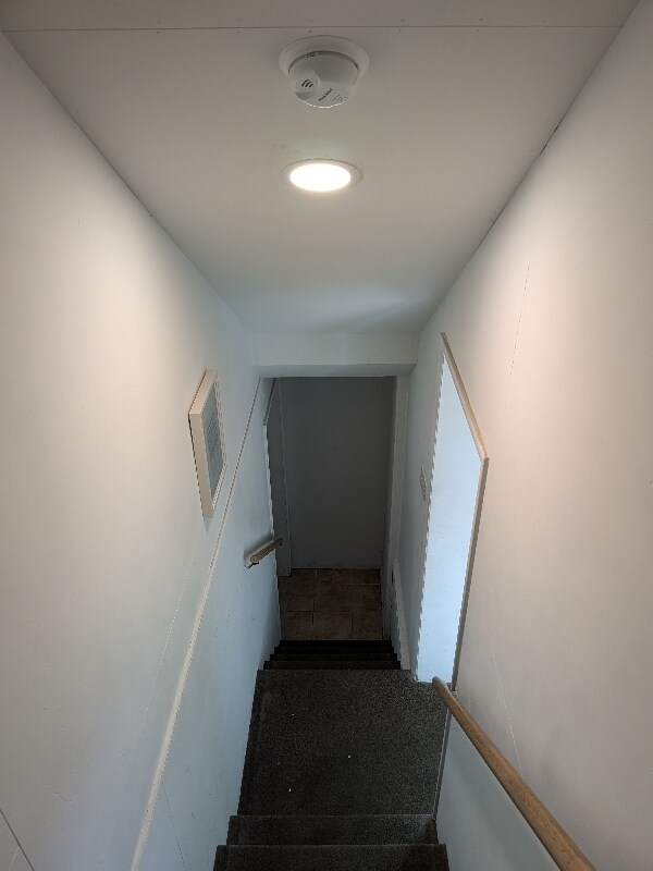 Building Photo - 106 E 1st S