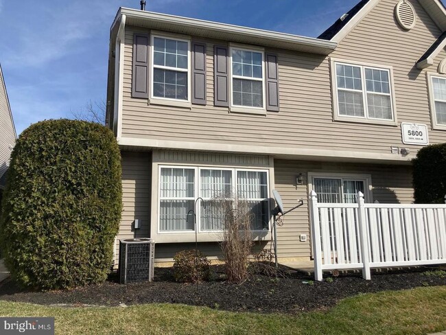 Building Photo - 5803 Coventry Way
