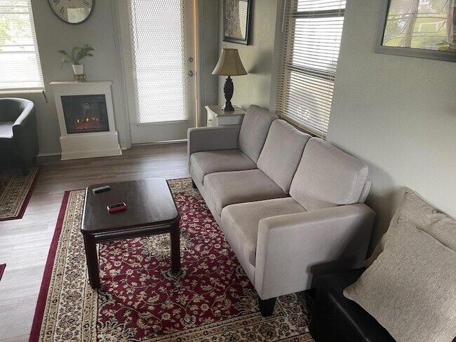 Building Photo - 2095 Pineapple Ave