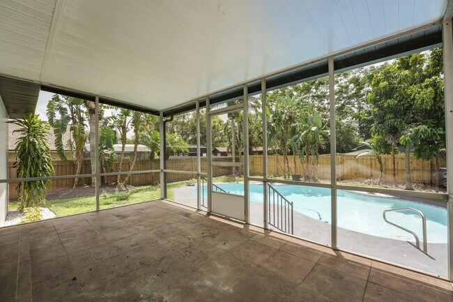 Building Photo - 718 Mendoza Dr