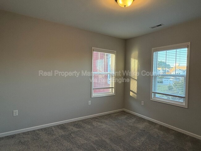 Building Photo - 1664 Highpoint St