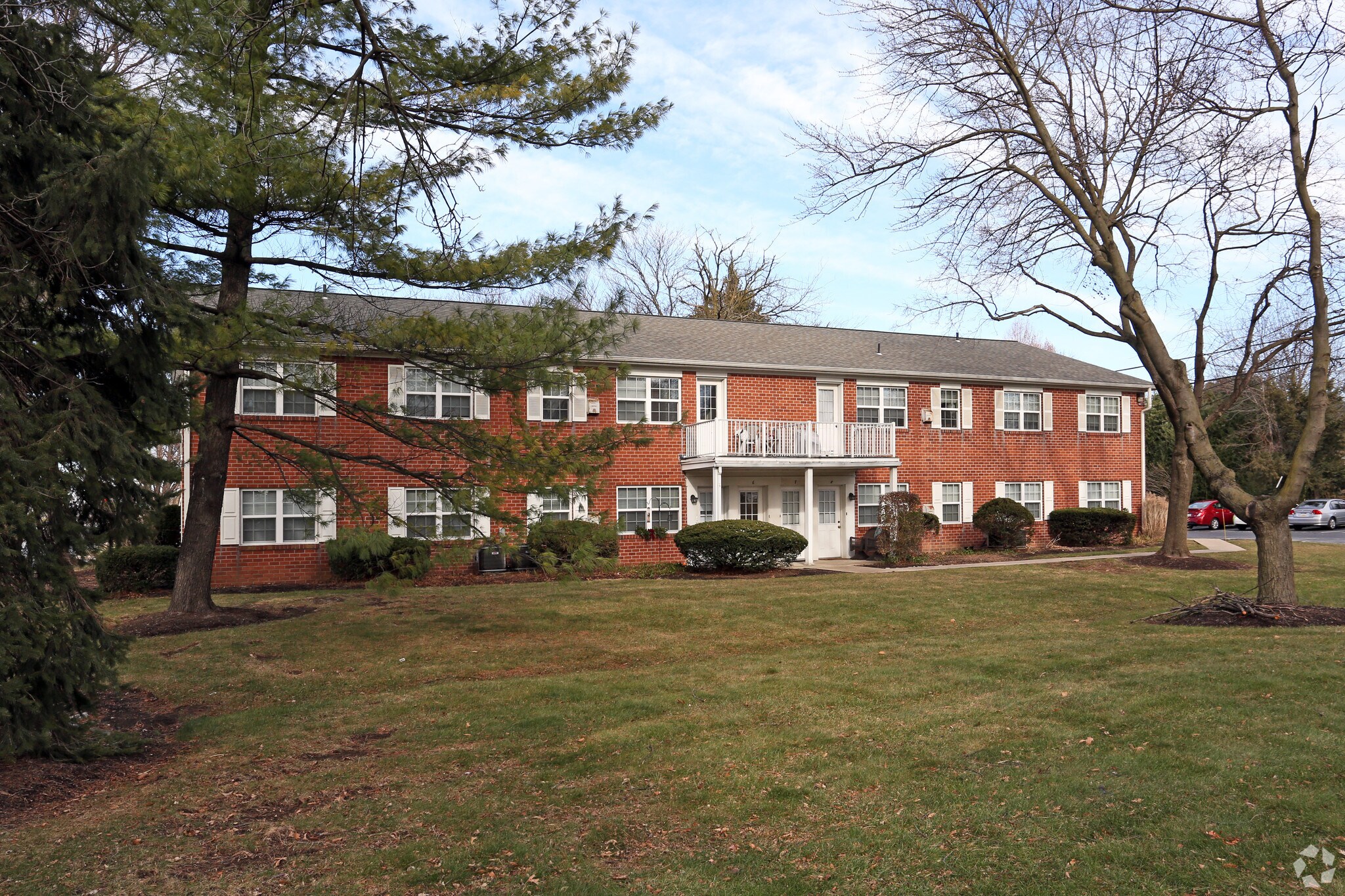 Building Photo - Glenn-Wyn Manor