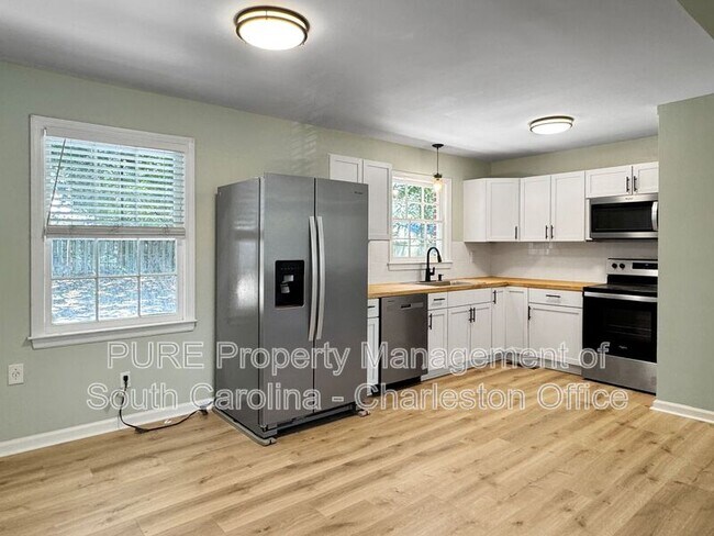 Building Photo - 2640 Orchid Ave